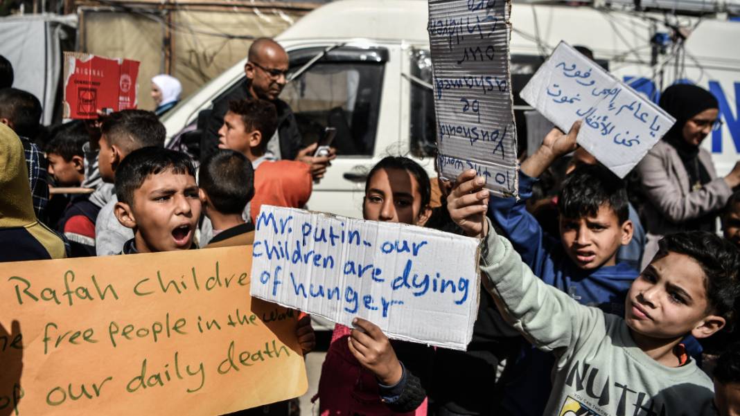 152 gündür felaketi yaşıyorlar: Gazzeli çocuklardan 'ölüyoruz' protestosu 4